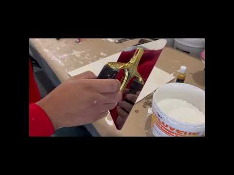 Decoveno - White Venetian Plaster with Gold Lines