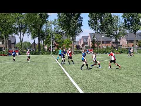 Als PVC bouwt neemt PVCV over, mooie pass achter onze linies.