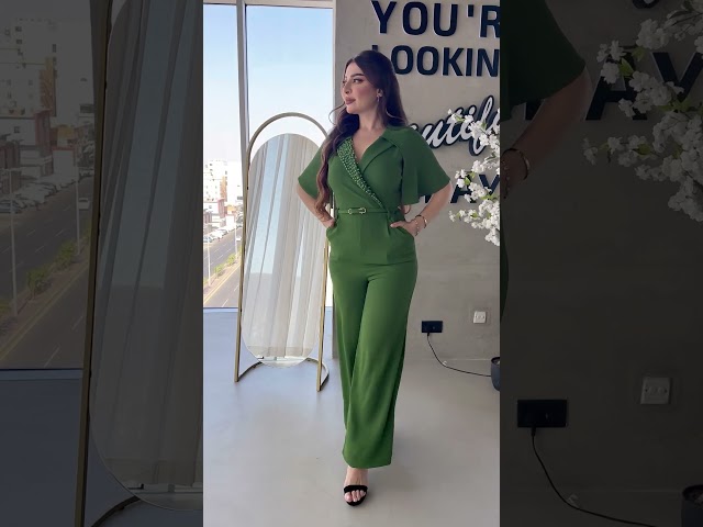 جمبسوت مزين بمسابح مع حزام وجيوب لون أخضر