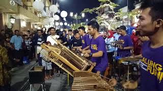 Download lagu STASIUN BALAPAN -- suara stereo & gambar hd -- musisi jalanan calung funk -- malioboro mp3 Download lagu STASIUN BALAPAN -- suara stereo & gambar hd -- musisi jalanan calung funk -- malioboro mp3