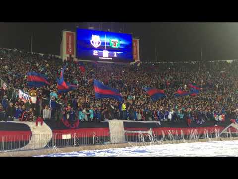 "Salta cuando todos estén tristes, salta solamente por la U. Los de Abajo, puro sentimiento" Barra: Los de Abajo &bull; Club: Universidad de Chile - La U