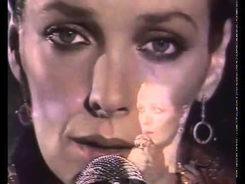 Marie Laforet ~ L'amour comme à 16 ans