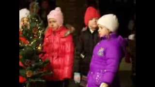 preview picture of video '2013 december 19. Karácsonyi műsor a főtéren.(8)'