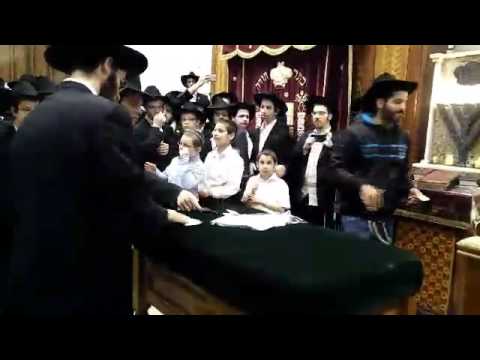 חלוקת דולרים כ"ד ניסן תשע"ו