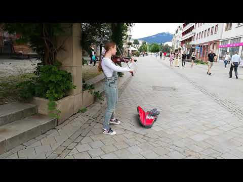 Neďaleko od Trenčína🛤️🏰 - námestie