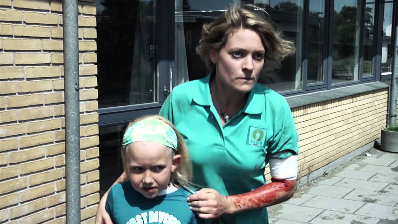 Miniature de la vidéo Mors Dag - en zombie-kortfilm du film Mors dag