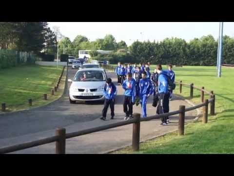 Meerburg goes France 2013 aankomst sportcomplex Maurepas