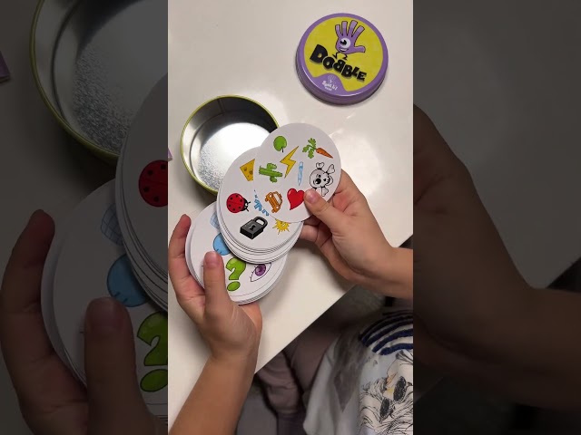 Video Teaser für Asmodee Dobble Test: Rasante Familienunterhaltung mit einem kompakten und aufregenden Kartenspiel