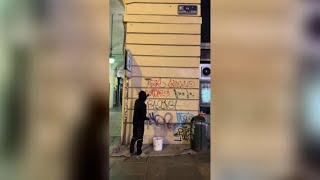 Ghostpitur arriva a Torino: il “ripulitore” dei muri cancella le scritte in centro