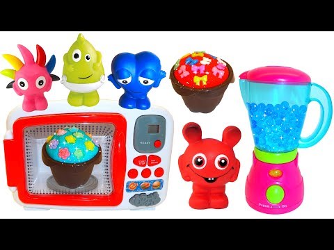 Babblarna bakar tokiga muffins i micron och mixar slime och vattenbollar - Lek och lär dig färger