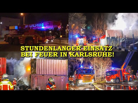 [Einsatzfahrt Feuerwehrkran & Einsatzstelle] - Wohnwagen & Überseecontainer in Flammen - | FEUERWEHR