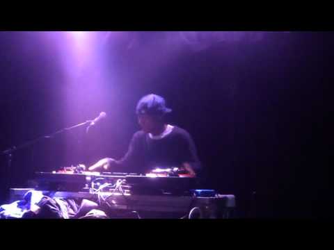 DJ Dummy Freestyle @ J.Cole - Live At The Manchester Academy 12/01/11
