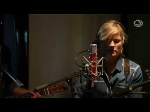 The Common Linnets "Calm After The Storm" (Live @Hitradio Ö3)