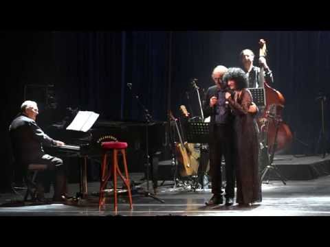 Joan Manuel Serrat & Julia Zenko - Es caprichoso el azar