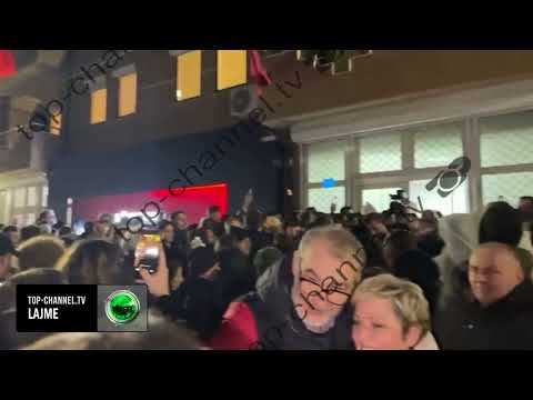 Top Channel/ Këngë e valle për Albin Kurtin, qytetarët në Prishtinë festojnë fitoren e Vetëvendosjes