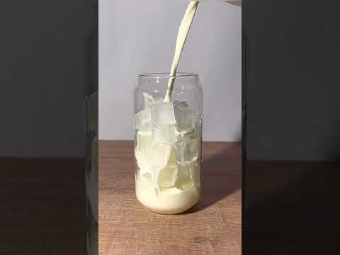 Manteiga de amendoim com leite gelado @thecoffeeking