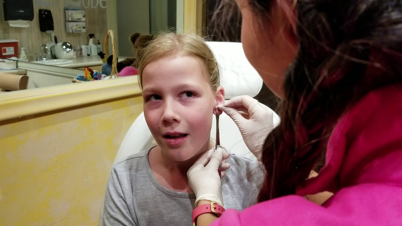 20181022 Ear piercing