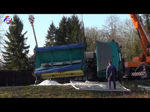 25.02.2015 - GEM-LKW bei Glätte umgekippt