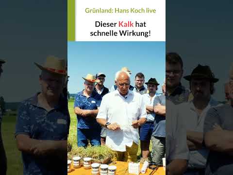 Schnelle Wirkung hast du beim Kalk streuen im Grünland mit diesem Düngekalk! Hans Koch #grünland
