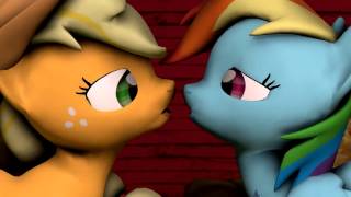 Applejack dan Rainbow Dash Have A Hoof Bergulat