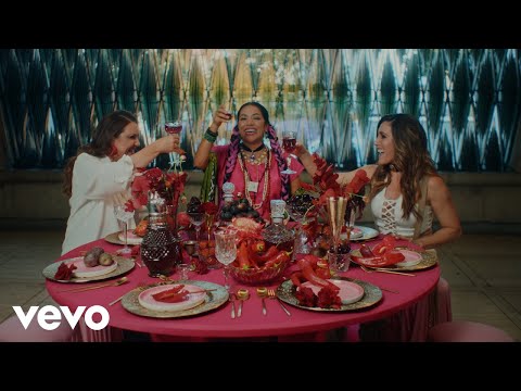Lila Downs, Niña Pastori, Soledad - Tan Bonita (Video Oficial)