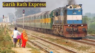 preview picture of video 'Jaynagar Garibrath Express : जयनगर गरीब रथ एक्सप्रेस'