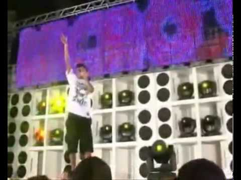 Mc Tikão - Ta pegando fogo (DVD Furacão 2000 Clima dos Bailes).wmv.flv