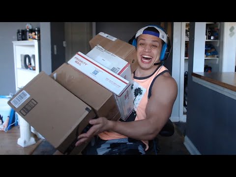 XXL PO BOX OPENING | FOREIGN CANDY, FAN MAIL, CHAIR