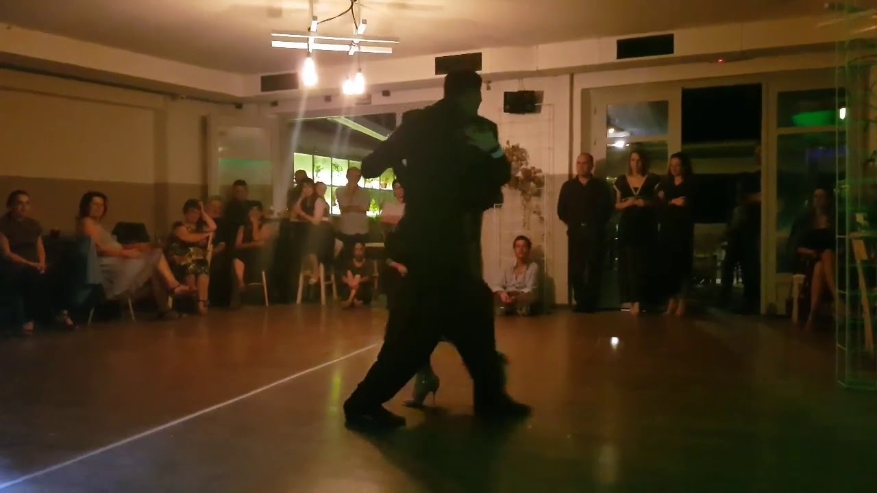 Barbara Ferreyra y Exequiel Relmuan- "Jueves" Orq. Tipica Victor