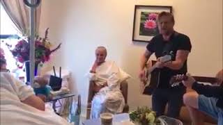 Francois van Coke serenades patient - moves people to tears