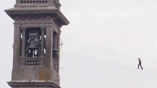 preview picture of video 'Tightrope walking between bell towers - Funambolo tra i campanili di Verolanuova - Andrea Loreni'