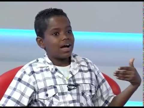 Diversidade racial: menino Gustavo Santos fala sobre poesia e preconceito