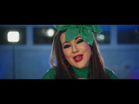 Angela Henn & Dennis Klak - Erdbeerbecher (offizielles Musikvideo)