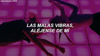 Ariana Grande &amp; Victoria Monét - MONOPOLY (Traducida al español)