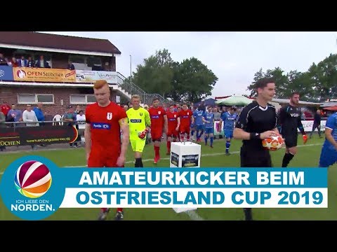 Amateurkicker spielen beim Ostfriesland Cup 2019 um den Pokal