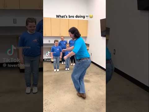 Bro did the Lil Yachty walk out then crip walked😂