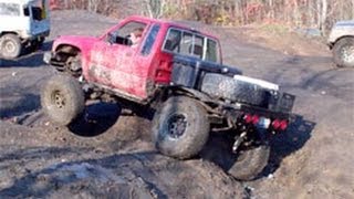 preview picture of video 'Toyota 4x4 pickup truck climbing the bowl @ Wellsville Ohio'