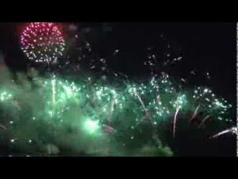 spettacolo piromusicale sull'acqua