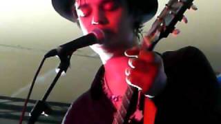 Peter Doherty - Hello (Oasis cover) / Snakey Road (aka Palace of Bone) - live