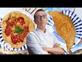 Frying pizzas with the most famous Neapolitan pizza maker and his 