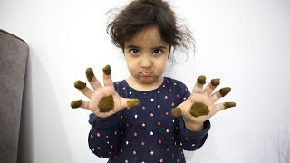حطت على يدينها حنى العيد