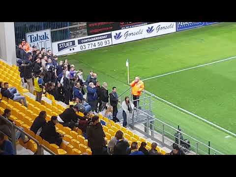 Supporters Waasland-Beveren uiten hun ongenoegen in bekermatch tegen Mandel United