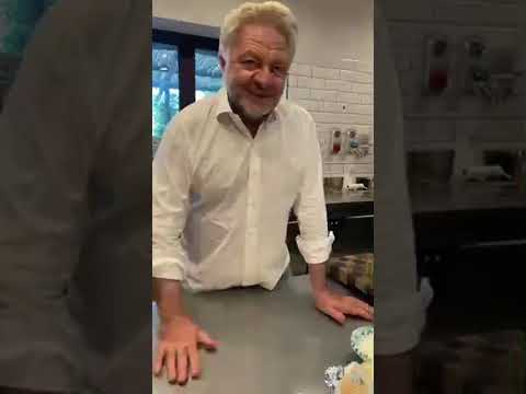 Scarpone di zucchine con salsiccia, caprese al limone con ciliege, ziti zucchine e salsiccia