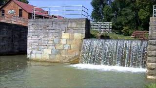 preview picture of video 'Metamora: Mill Waterfalls and wheel.'