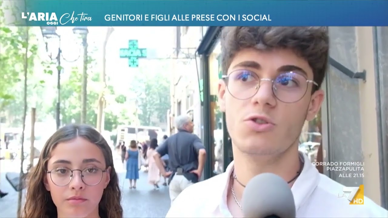 Genitori e figli alle prese con i social