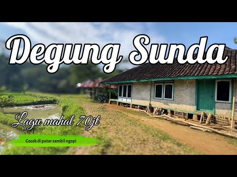 Degung Sunda Pernikahan Cocok diputar Sambil Ngopi di teras depan rumah panggung khas pedesaan 