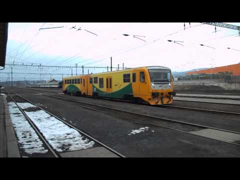 Příjezd a odjezd vlaku Os 17613 (ČD 814.159) - Chomutov, 3. 4. 2013