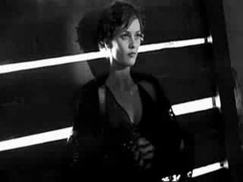 A Thousand Kisses Deep - Leonard Cohen (La Fille sur le pont)