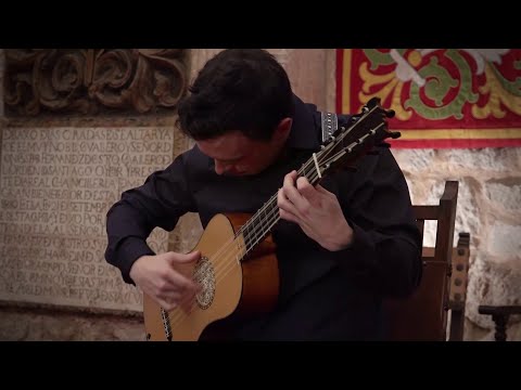 Caprice de Chacone by F. Corbetta, played on the baroque guitar by Adrián Blanco