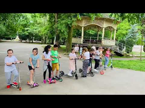 Roxana Nacu - Cu copiii, cu trotinetele